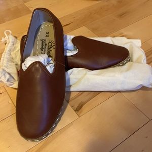 Mens sabah in tavalera brown. Genuine leather never worn (wrong size)